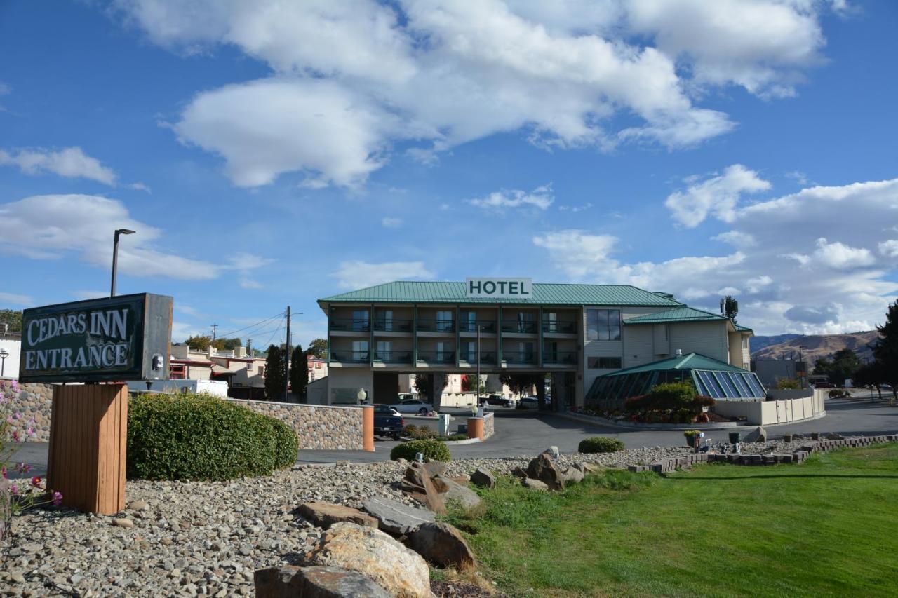 Cedars Inn Wenatchee Exterior photo