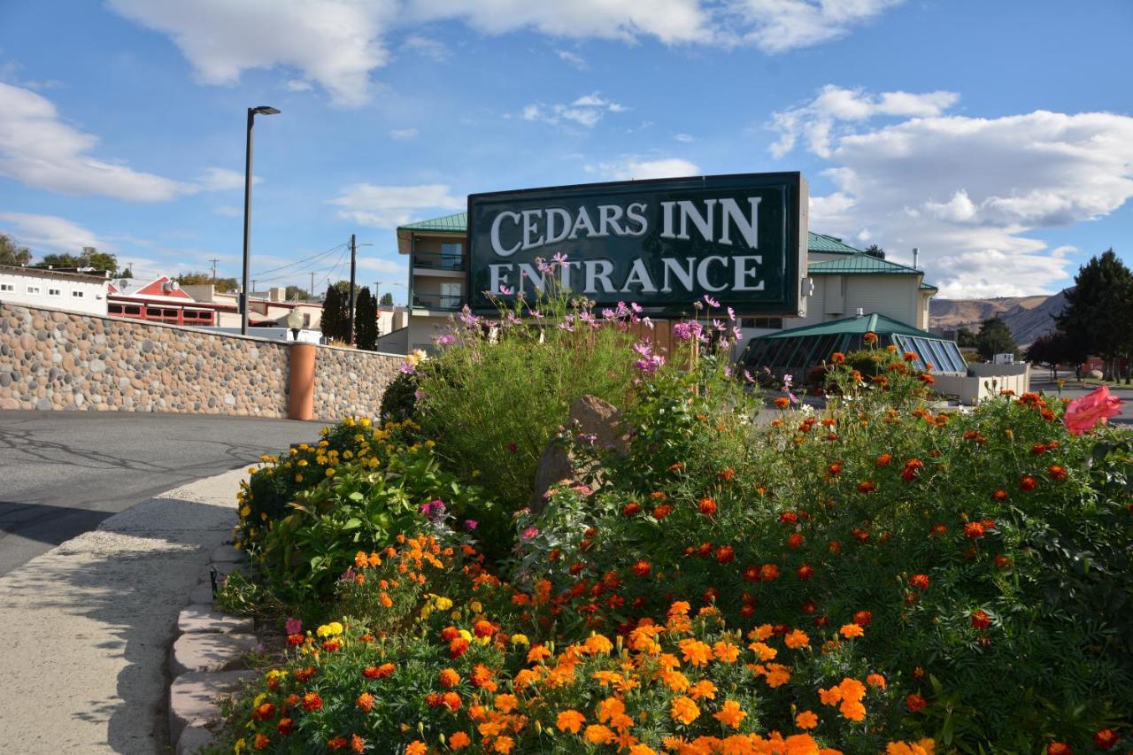 Cedars Inn Wenatchee Exterior photo
