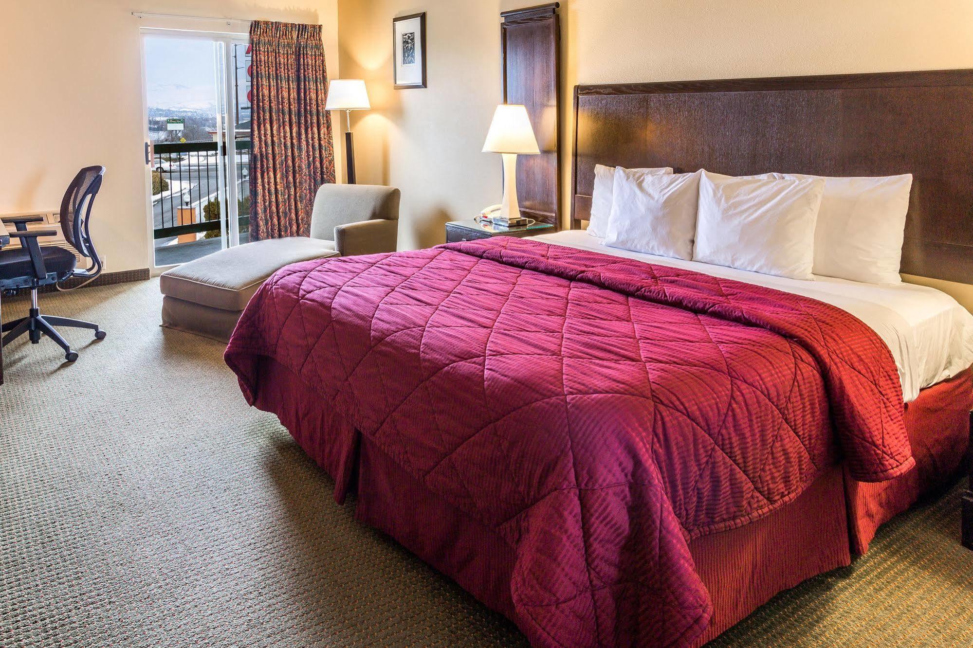 Cedars Inn Wenatchee Exterior photo