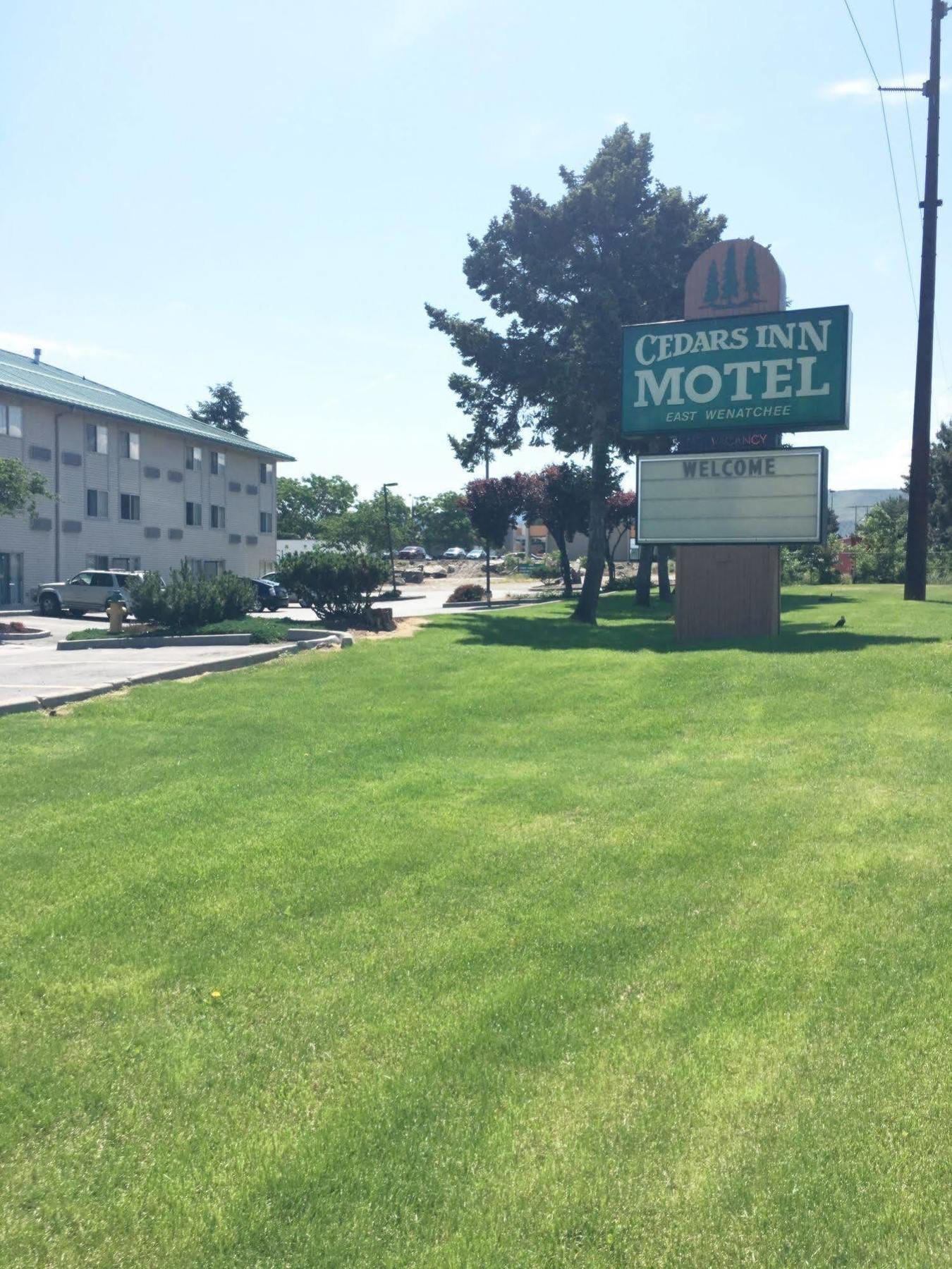 Cedars Inn Wenatchee Exterior photo