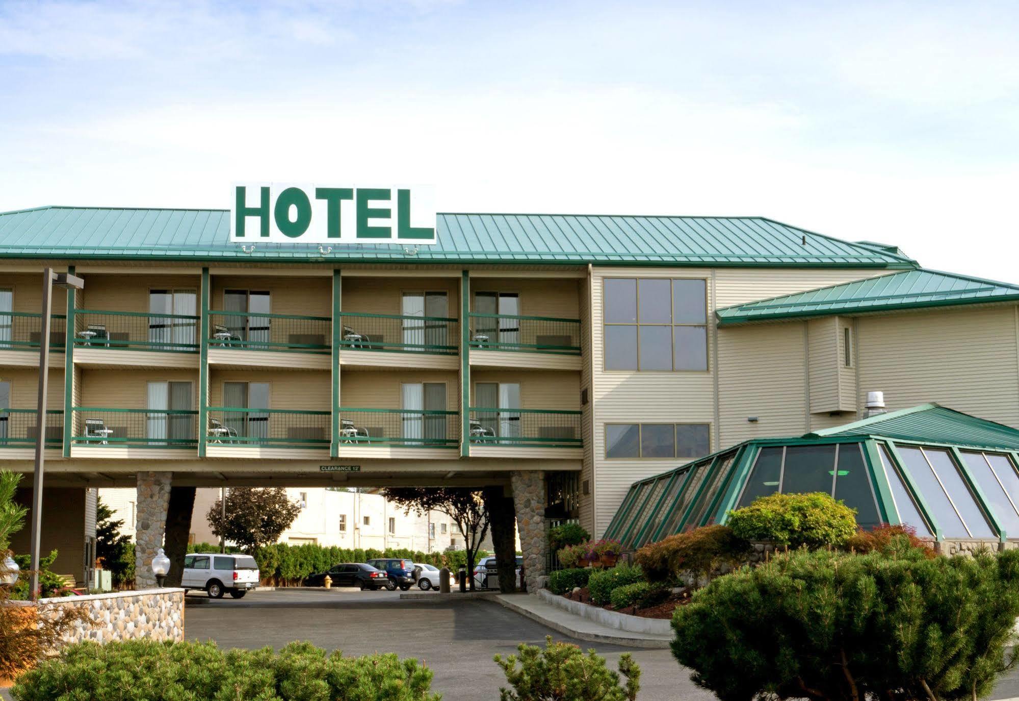 Cedars Inn Wenatchee Exterior photo